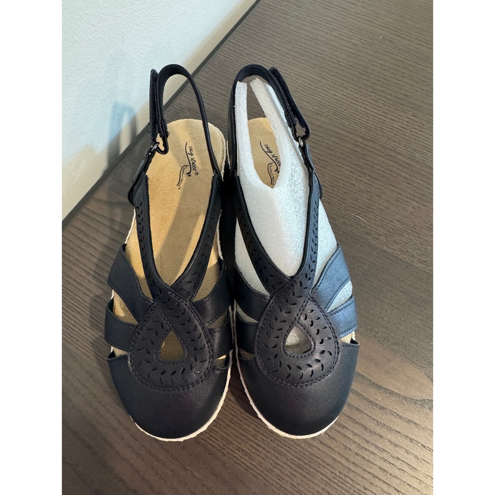 Easy Street Tilda Sandals Womens Size 6 Wide Black Laser Cut Comfort Wave